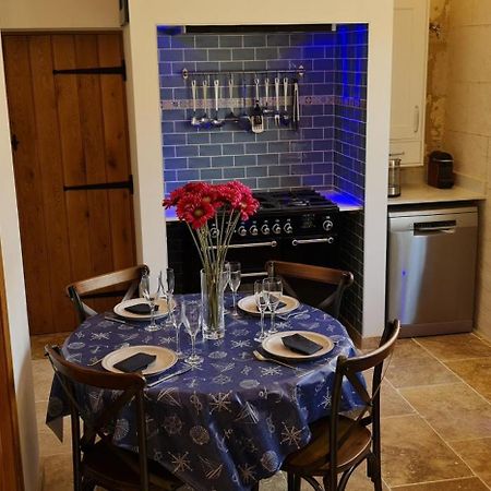 Dom Peyreton Prestige Cottages Set In A Charming Wine Property Villegouge エクステリア 写真