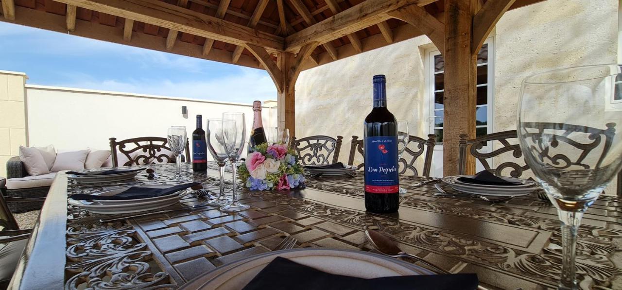 Dom Peyreton Prestige Cottages Set In A Charming Wine Property Villegouge エクステリア 写真
