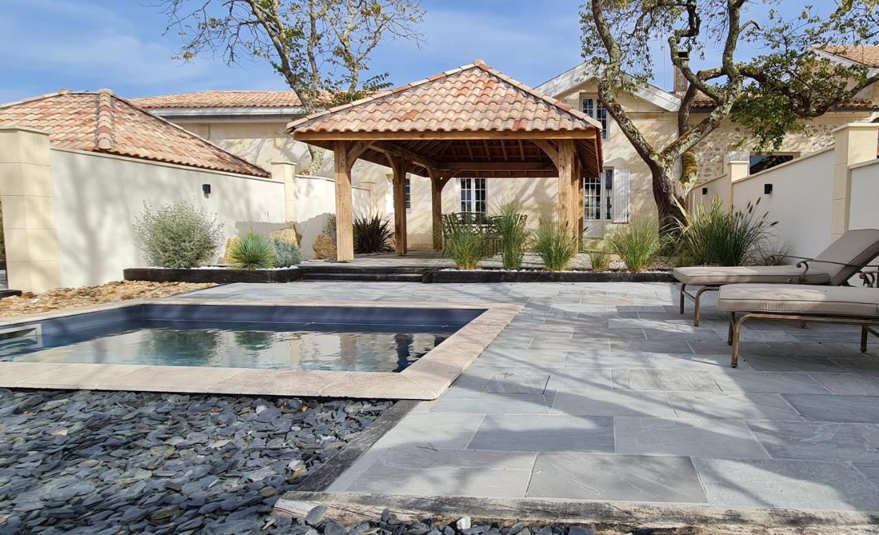 Dom Peyreton Prestige Cottages Set In A Charming Wine Property Villegouge エクステリア 写真
